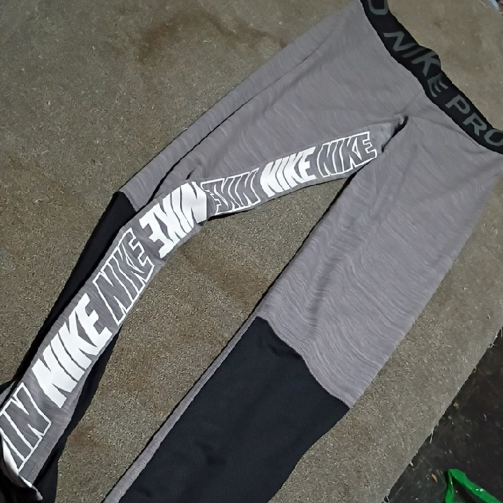 Nike Pro Gray and Black Leggings Size Small-0555